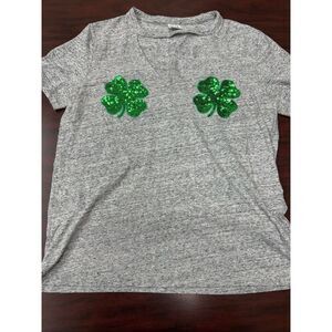 PINK Victoria’s Secret St. Patrick Day Grey Short Sleeve Tee Size Medium